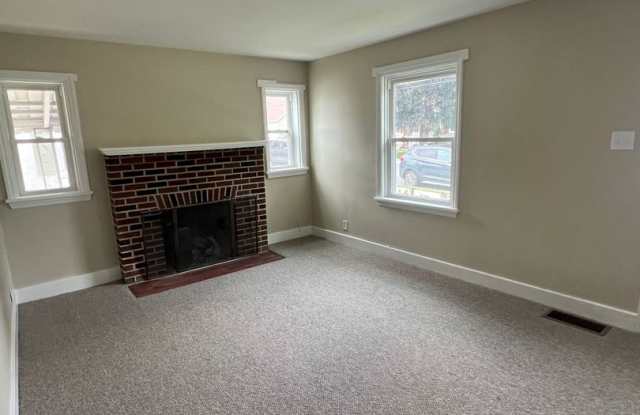 3 bedroom Brick Cape Cod in Carlisle Gallery 4