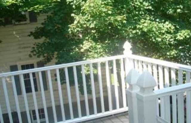 16 Summer St. Gallery 4