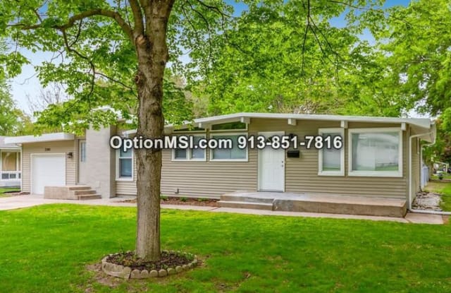2201 Northeast Shady Lane Drive - 2201 Northeast Shady Lane Drive, Gladstone, MO 64118