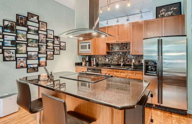 Evolve Real Estate: Stylish Loft Almost 1000 SQFT, 1 Bed/1Bath in Desirable Lowry Town Center! photos photos