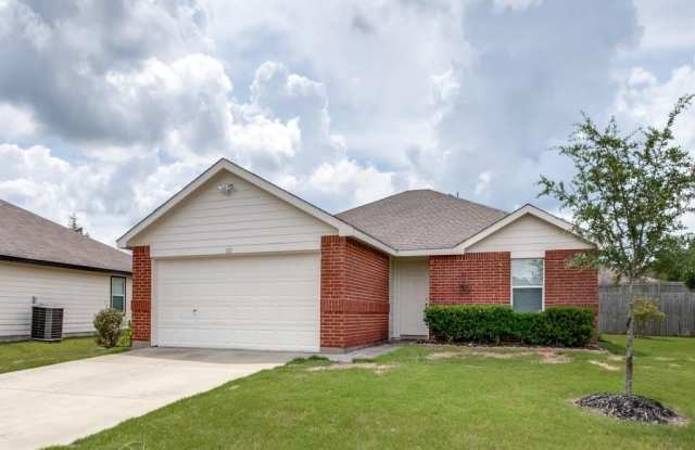 111 Live Oak Lane - 111 Live Oak Lane, Terrell, TX 75160