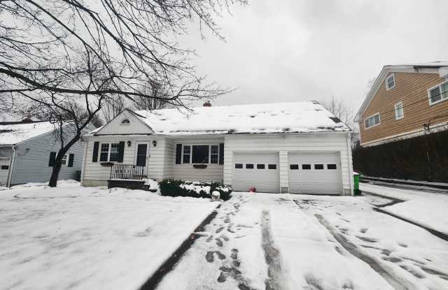 6736 Glenview Rd - 6736 Glenview Road, Mayfield, OH 44143