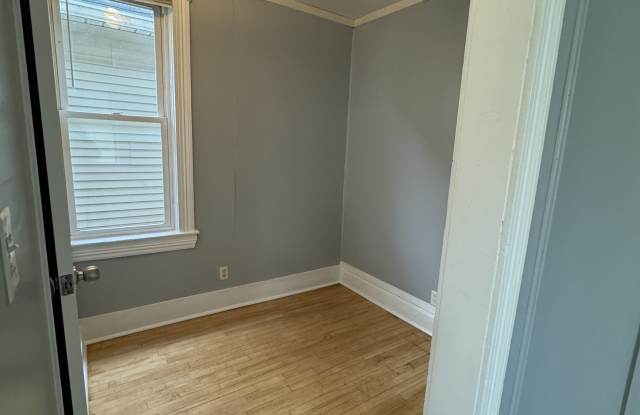 794 Edmund Ave W photos photos