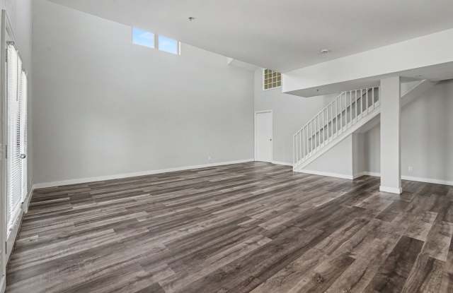Capitol Hill Condo Living - 2 story with 2 Bedrooms and a Loft!    **Half Off December Rent!** Gallery 4
