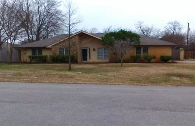 102 Nowlin Drive - 102 Nowlin Drive, Highland Village, TX 75077