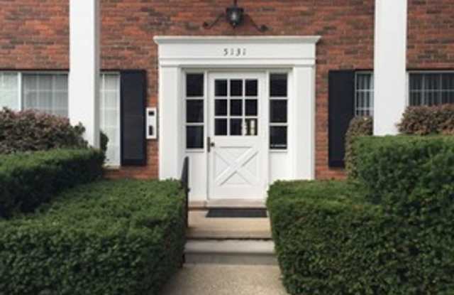 Royal Oak One Bedroom Apartment - 5131 Crooks Road, Royal Oak, MI 48073