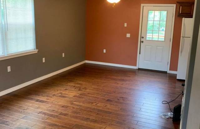 Come take a look at this cute 3 bedroom 1.5 bathroom home! Gallery 3