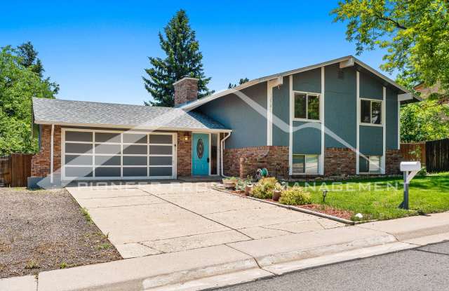 Spacious Home with 2 Car Garage and Central Air! Gallery 1