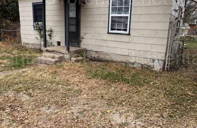 $685 - 2 bedroom / 1 bathroom - Single Family Home - 2745 South Vassar Court, Wichita, KS 67210