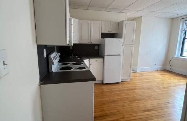 Great 2 Bed Available 7/1/26 photos photos