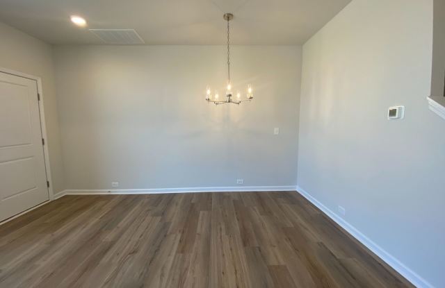 Room in 4 Bedroom Home at Statesville Ave Gallery 3
