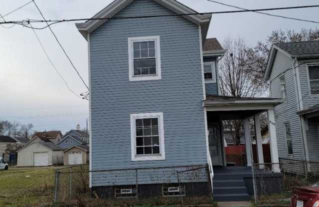 BEAUTIFUL 3 BEDROOM 1 BATH NEWLY REMODELED - 717 South Twelfth Street, Hamilton, OH 45011
