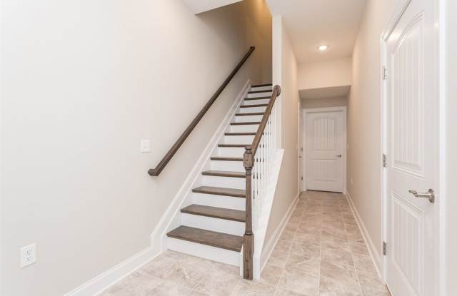 Spacious Luxury Townhome! Outstanding Location! Gallery 3