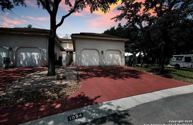 1054 N La Tierra photos photos