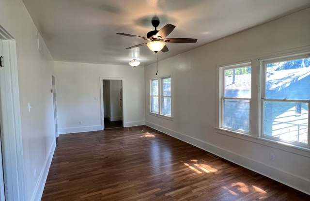 Remodeled Like New 2 Bedroom 1 Bath Gallery 3