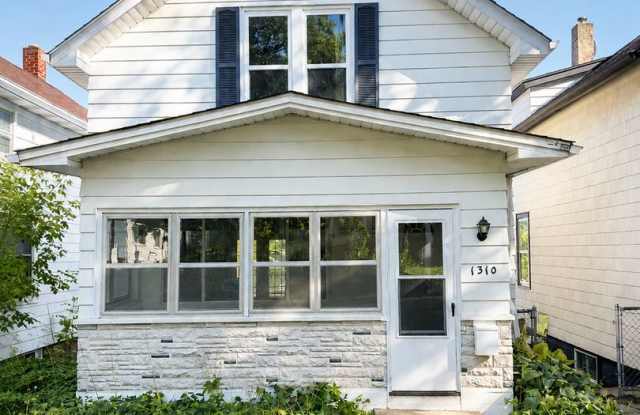 AVAILABLE SEPTEMBER!  - 2 Bed 1 Bath Home! photos photos