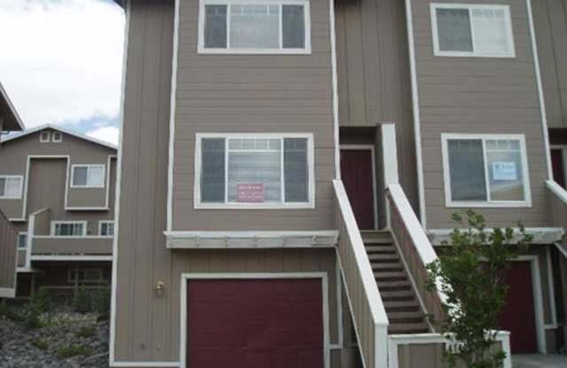 Tri Level Townhome in N. Reno beautiful mountain views! Gallery 1