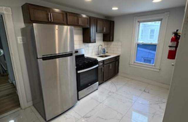 611 Second Street - 2 photos photos