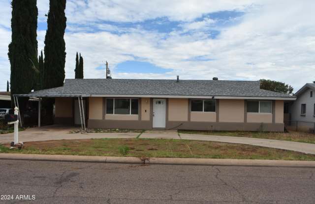 43 W Kayetan Drive - 43 Northwest Kayetan Drive, Sierra Vista, AZ 85635