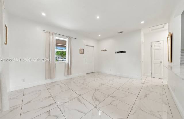 133 SW 22nd Ter Gallery 4
