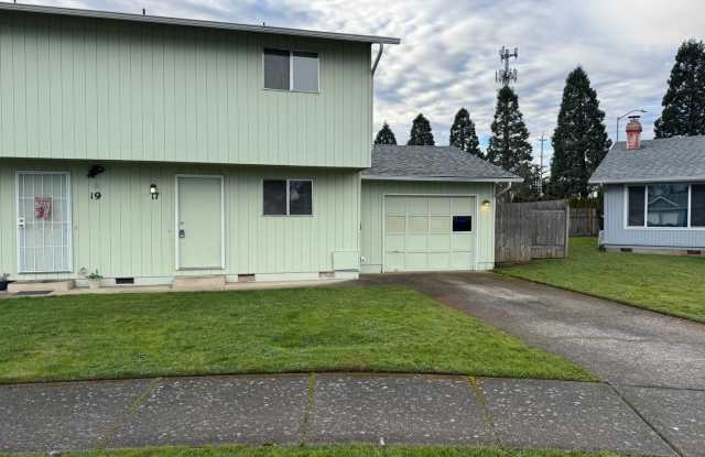 Updated 2 bedroom 1 1/2 bath duplex in Springfield! photos photos