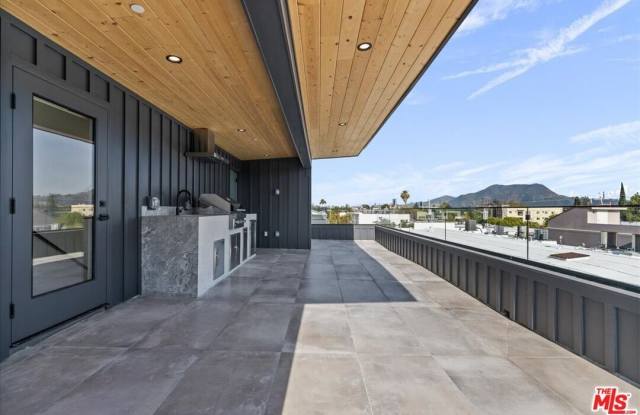 4825 Satsuma Ave unit: 2 photos photos