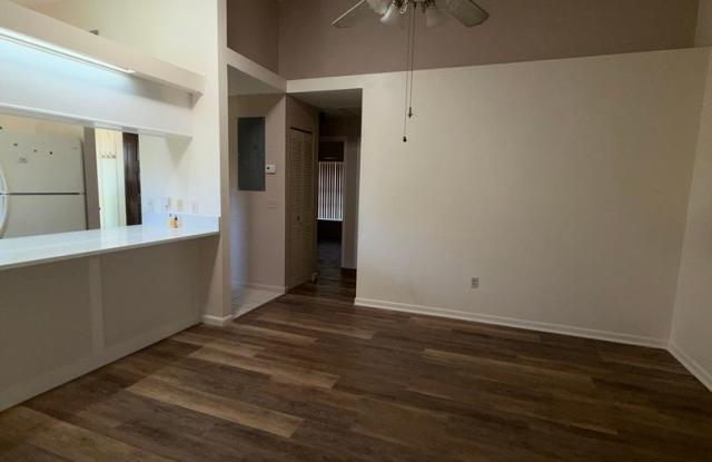 Cozy two bedroom condo, DeBary Gallery 4