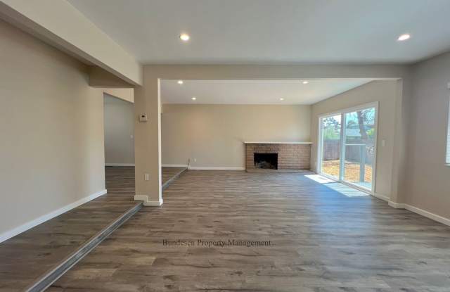 Beautiful fully remodeled 4 bedroom Gallery 3