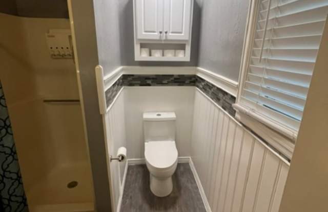 5939 North Log Road Gallery 3