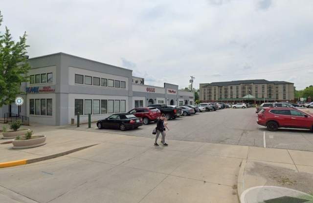 328 S Walnut Street Gallery 4