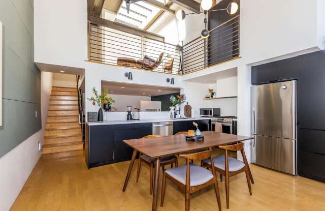 2323 Magnolia St unit: 4 photos photos