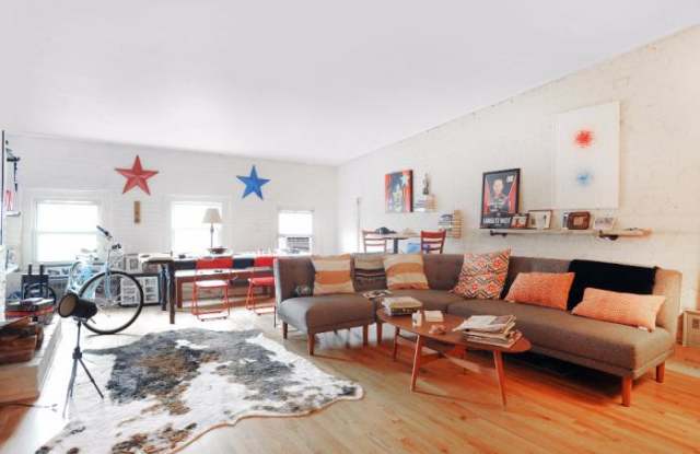 156 Eighth Avenue Gallery 4