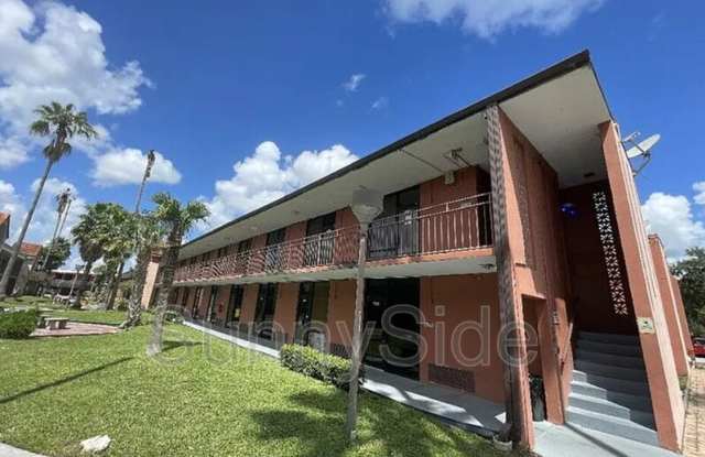 8421 South Orange Blossom Trail Gallery 1