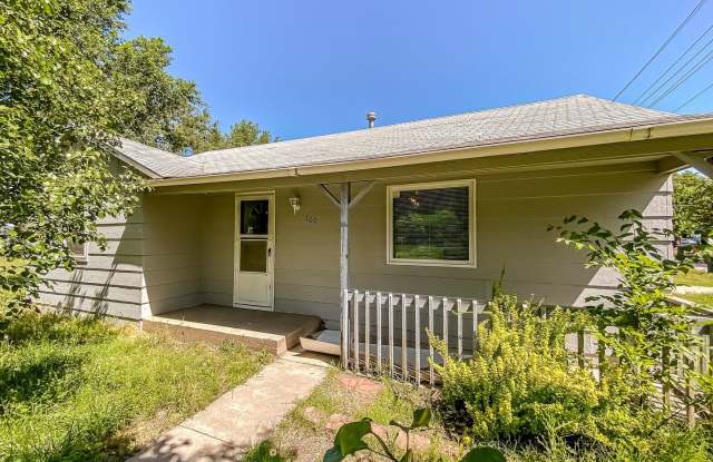 700 W 9th Ave - 700 West 9th Avenue, Hutchinson, KS 67501