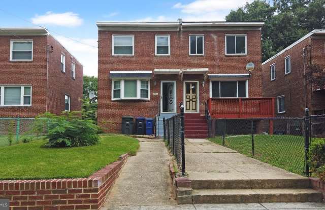 4136 E CAPITOL STREET NE photos photos