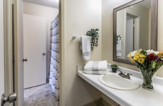 3417 Range Line Road  APT 6 Gallery 4