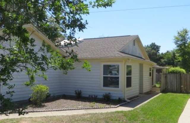 6305 LANGLEY PLACE RD - 6305 Langley Place Road, Ferry Pass, FL 32504