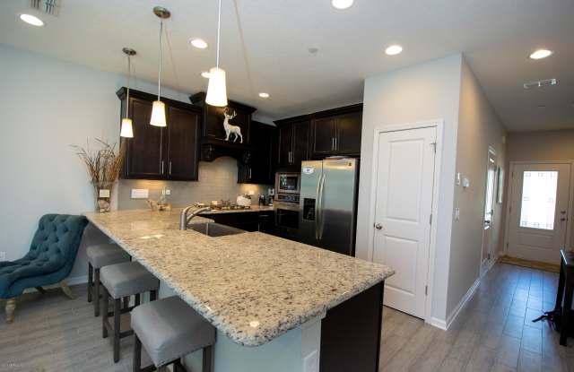 15 CANARY PALM CT Gallery 4