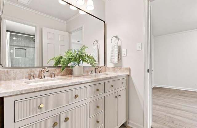 8684 MAPLE CREEK Dr Gallery 4