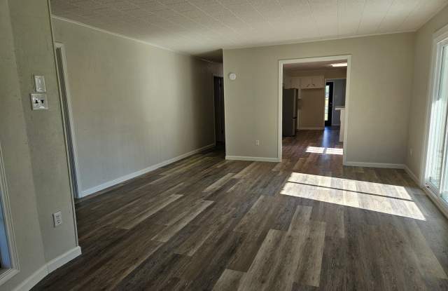 3-Bedroom, 2-Bath Home with a Kitchen Island Gallery 4