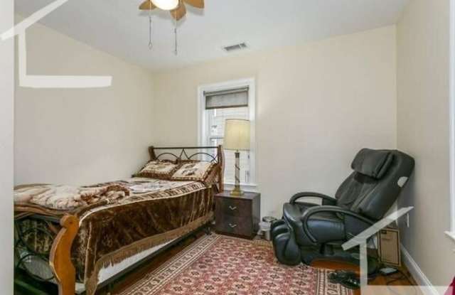 3bed 1.5bath in Brookline with Washer/Dryer in Unit Gallery 3
