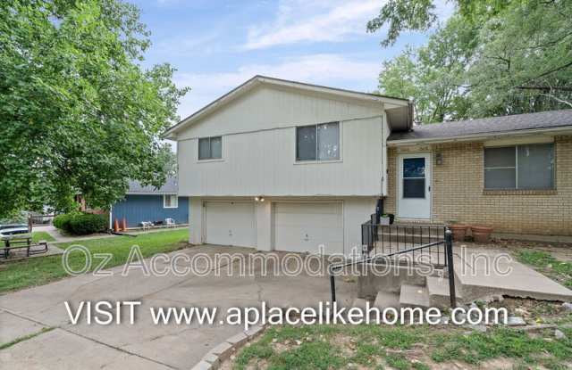 1606 N 63rd Pl Gallery 1