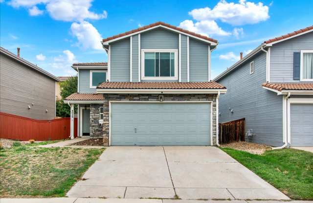 Spacious Single-Family Home with Vaulted Ceilings, Fenced Yard & 2-Car Garage Gallery 1