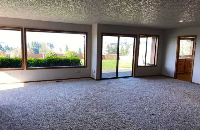 Huge Single Level Home w/ Amazing Vancouver Lake Views!!! - 6708 NW Dogwood Dr Gallery 4