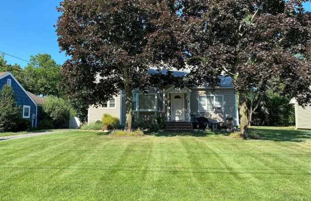 280 Newton Avenue - 280 Newton Avenue, Riverhead, NY 11901