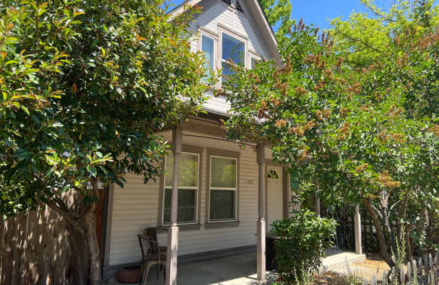 COMING SOON! 2 bed, 2 bath home in the heart of Ashland photos photos