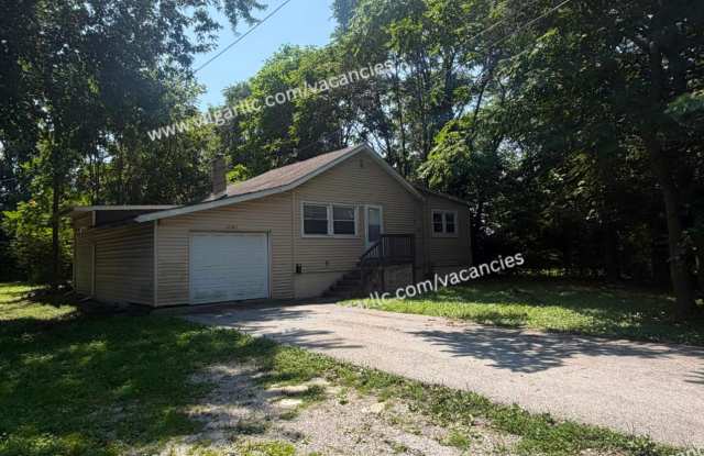 3 Bedrooms • 1 Bathroom • Bonus Game & Office Space Gallery 3