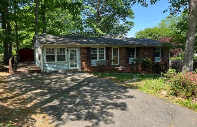 Charming 3-bedroom, 1.5-bathroom property in Pfafftown photos photos