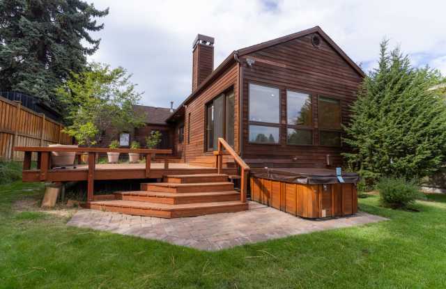 Private river access and stunning views from this home on Harmon Blvd! + Bonus Room - 536 Northwest Harmon Boulevard, Bend, OR 97703