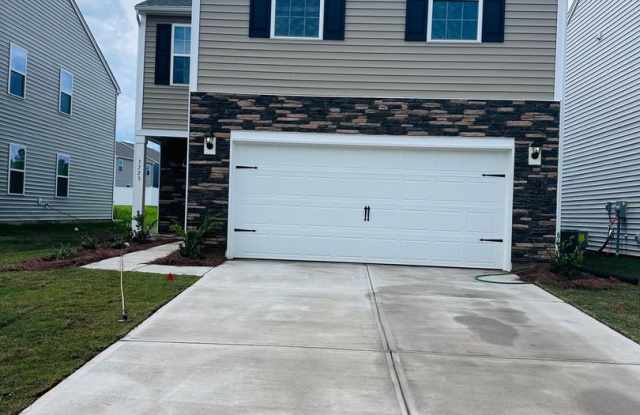 Hickory quiet, family-friendly neighborhood near schools, parks, shopping, and major highways. - 3723 13th Street Northeast, Hickory, NC 28601 Hickory quiet, family-friendly neighborhood near schools, parks, shopping, and major highways. - 3723 13th Street Northeast, Hickory, NC 28601